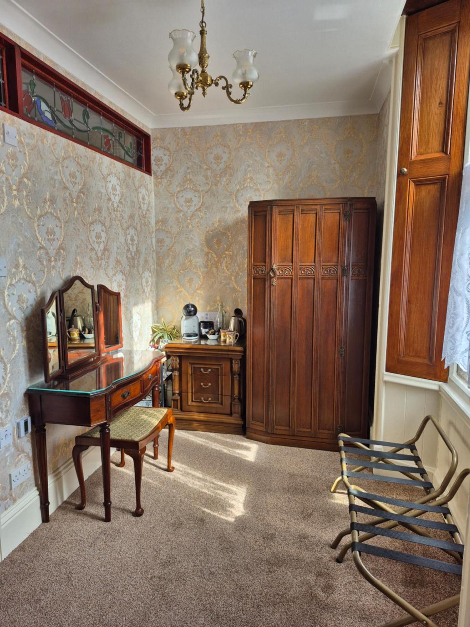St David'S Guesthouse Хаверфордуэст Экстерьер фото
