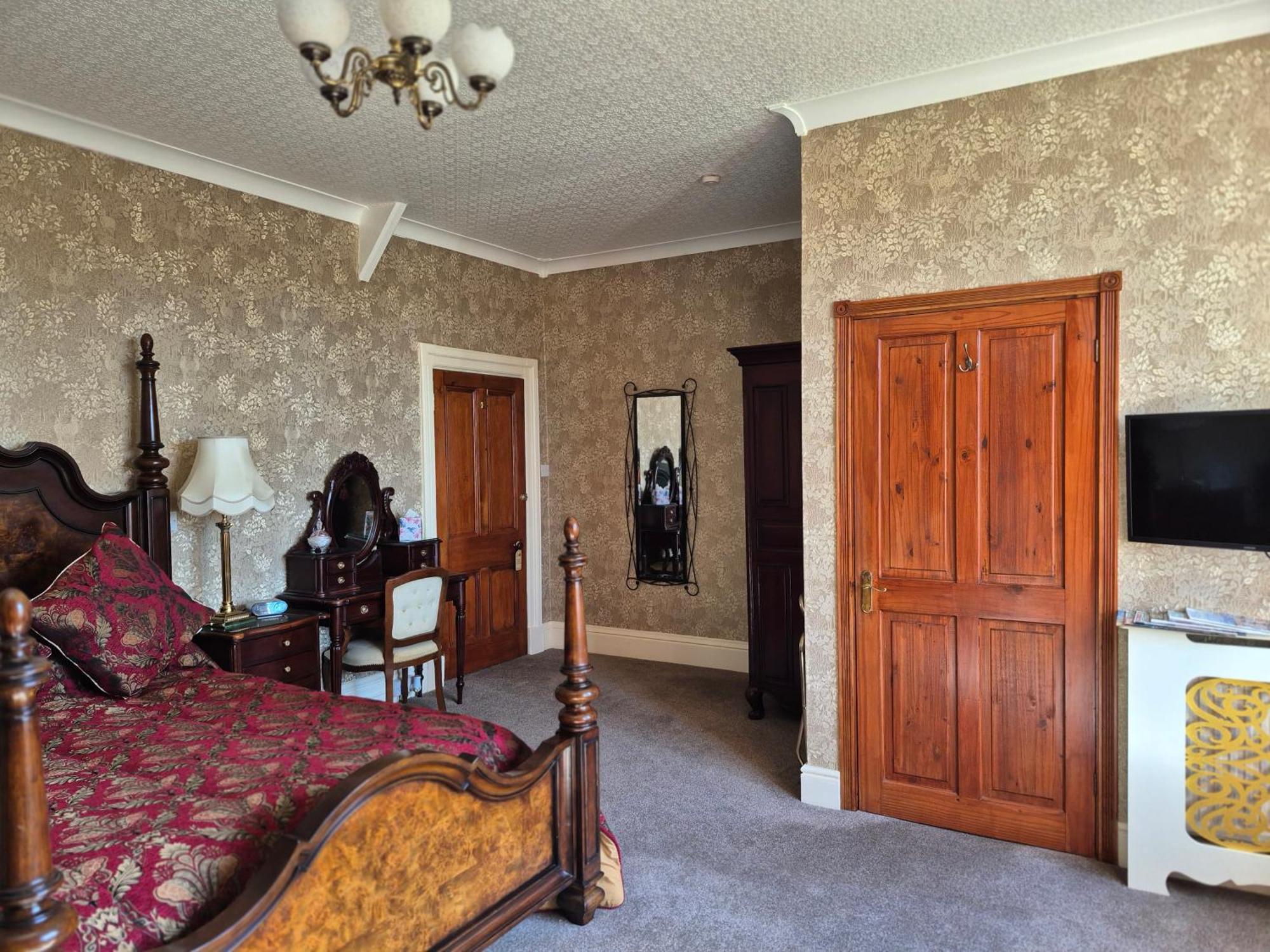 St David'S Guesthouse Хаверфордуэст Экстерьер фото