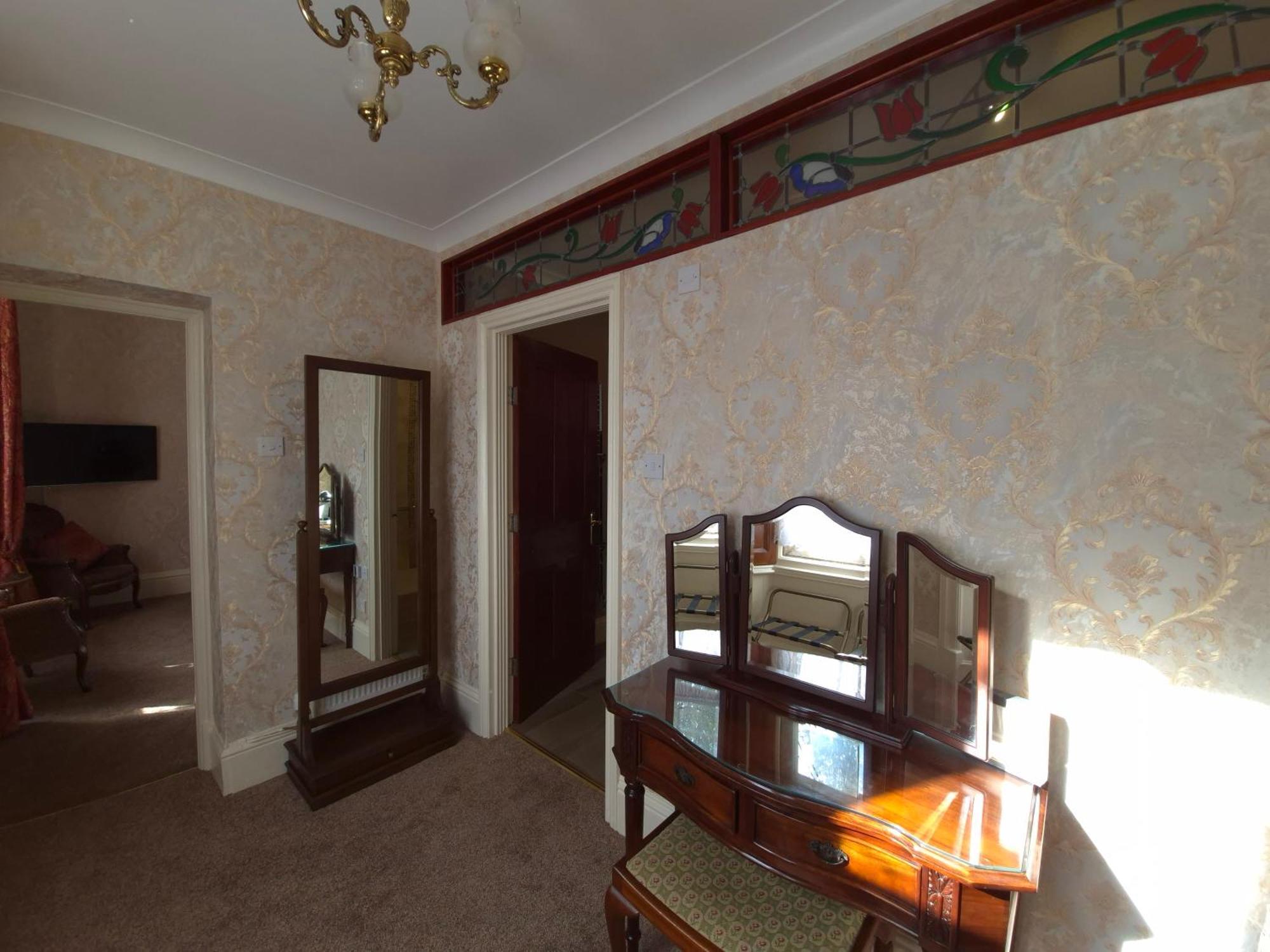 St David'S Guesthouse Хаверфордуэст Экстерьер фото